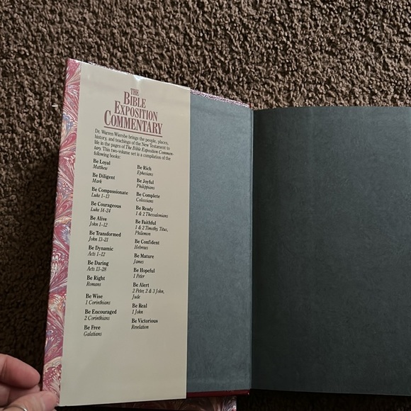 The Bible Exposition Commentary Volumen 1 by Warren W. Wiersbe - Picture 2 of 8